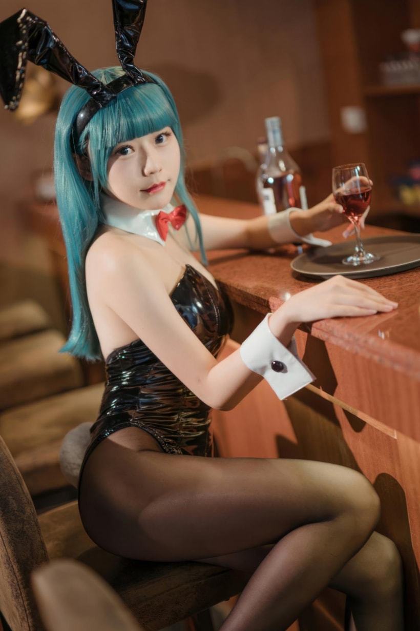 香草喵露露 –#七龙珠 布玛 兔女郎--王炸作品！