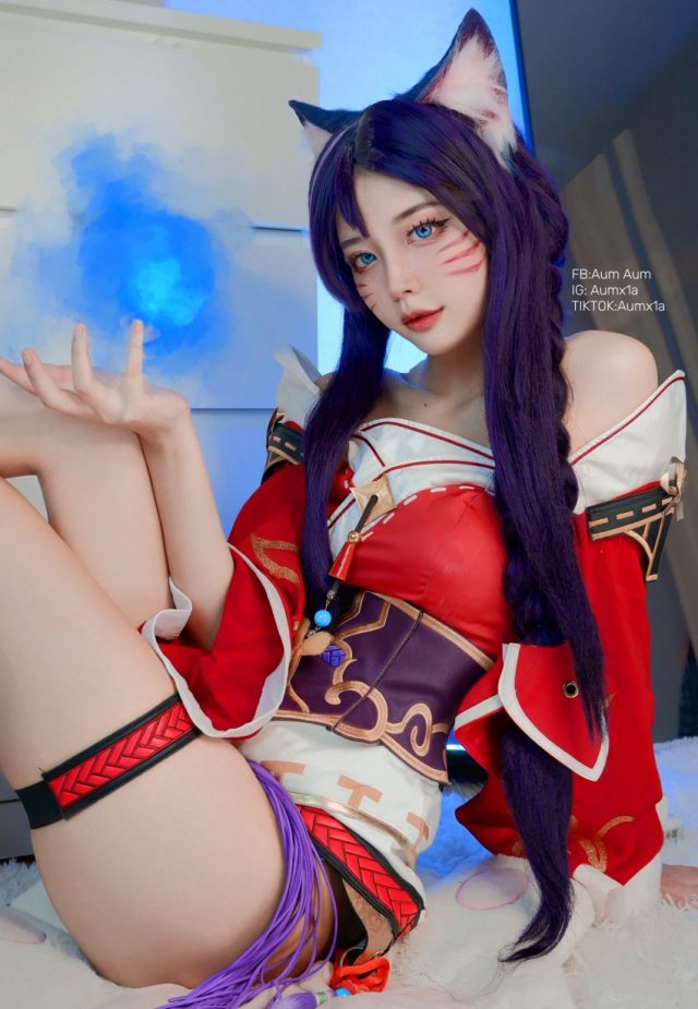 coser AumAum化身《英雄联盟》阿狸，再现九尾妖狐的迷人魅力